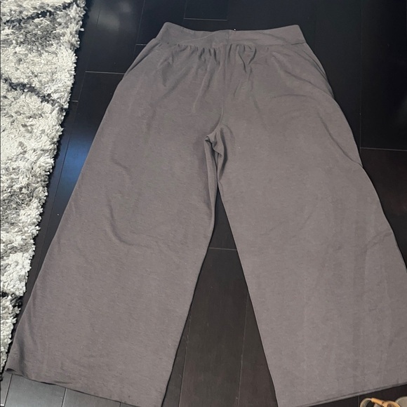 Uniqlo size Large Al Rism Khaki Wide-Leg Pants.  Excellent Condition - Picture 3 of 6